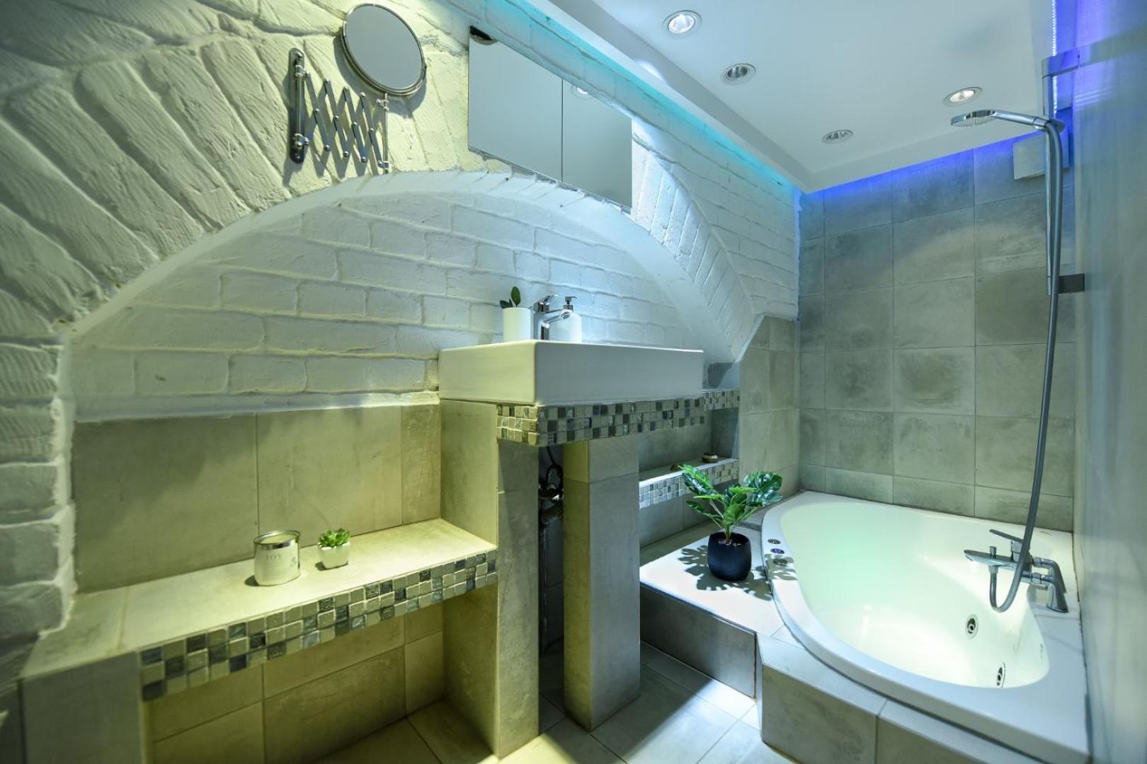 Apartment Comfort - Duplex-style On Regina Elisabeta *