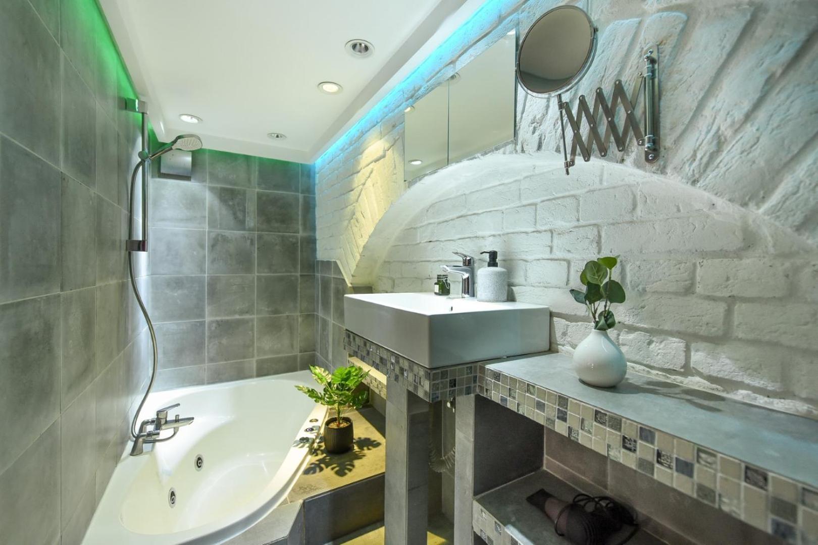 Comfort - Duplex-style On Regina Elisabeta *