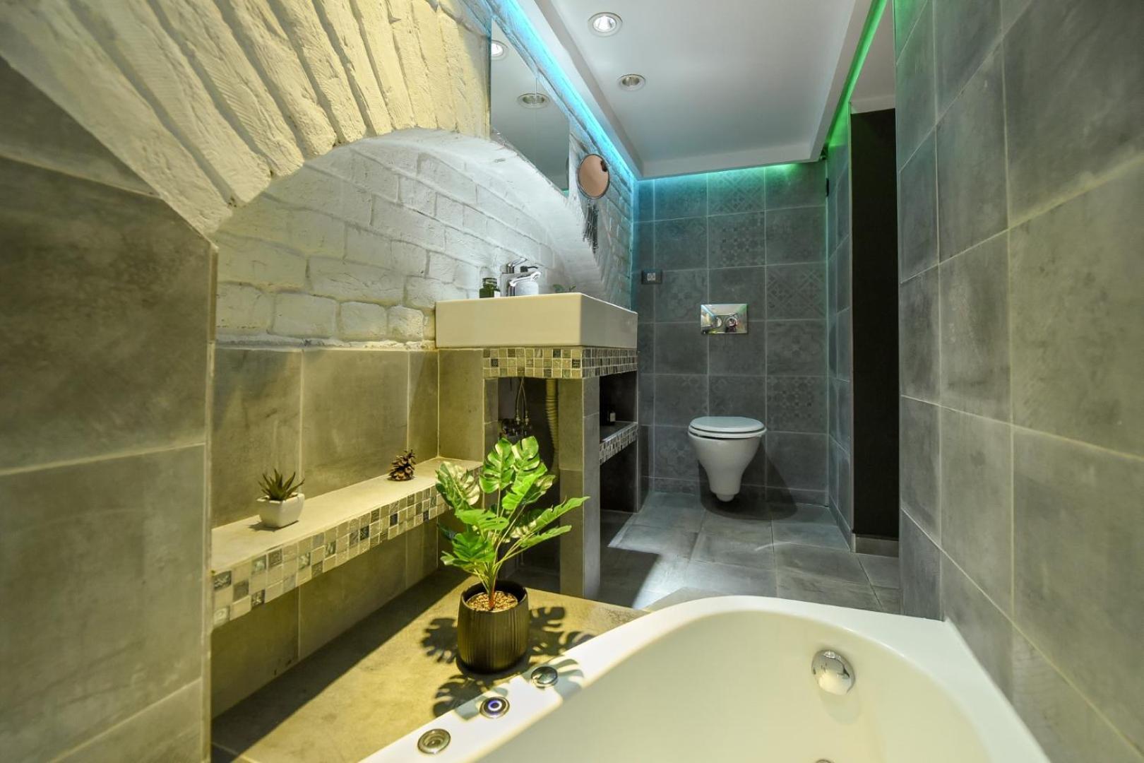 Apartment Comfort - Duplex-style On Regina Elisabeta