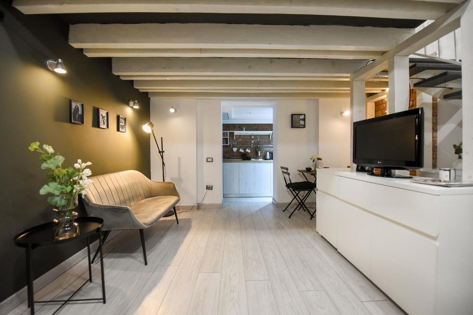 Apartment Comfort - Duplex-style On Regina Elisabeta Bucharest